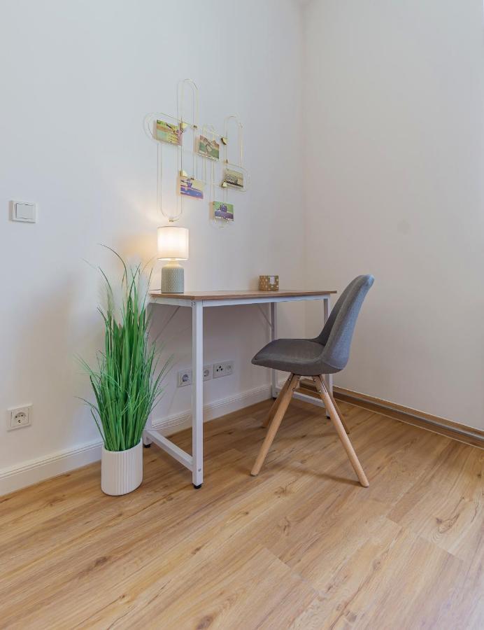 Apartment - 40m², zentral, Netflix, Küche, Schreibtisch, Parkplatz, Waschtrockner, Wlan Cottbus Exterior foto